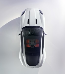 Debutto F_TYPE COUPE